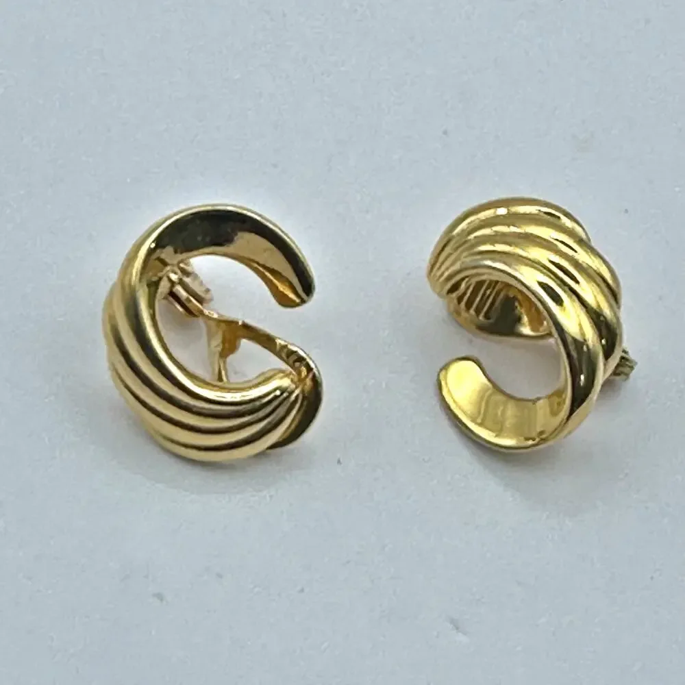 Monet Clip On Gold tone Swirl Retro Earring Vintage Jewelry Wavy Ribbed